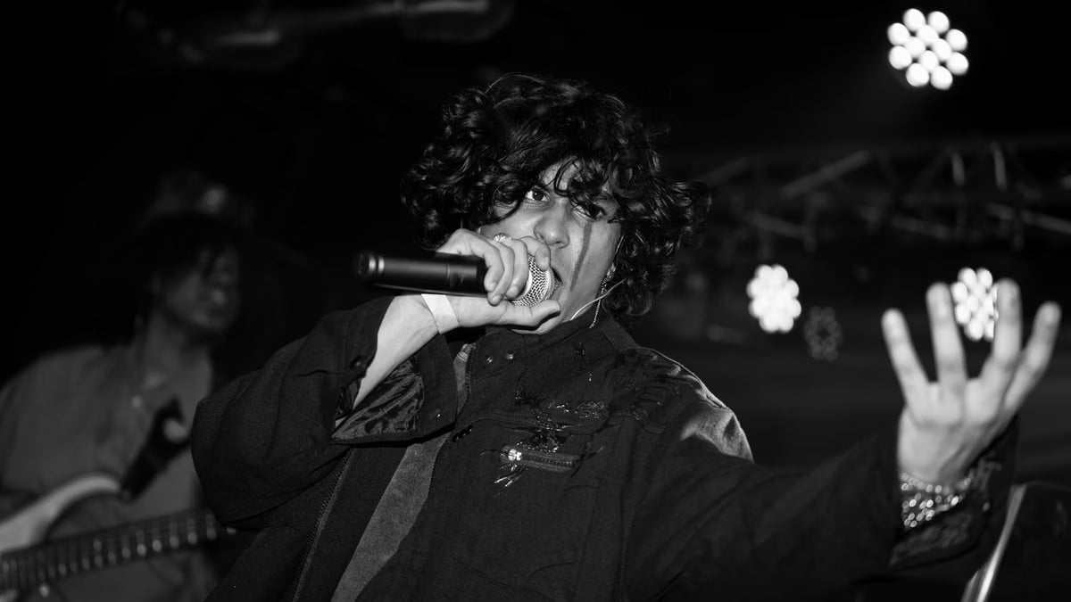 3voor12 reviews the RAY NOISE live experience